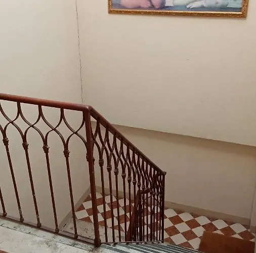 招待所 Two Steps From Rialto Bridge