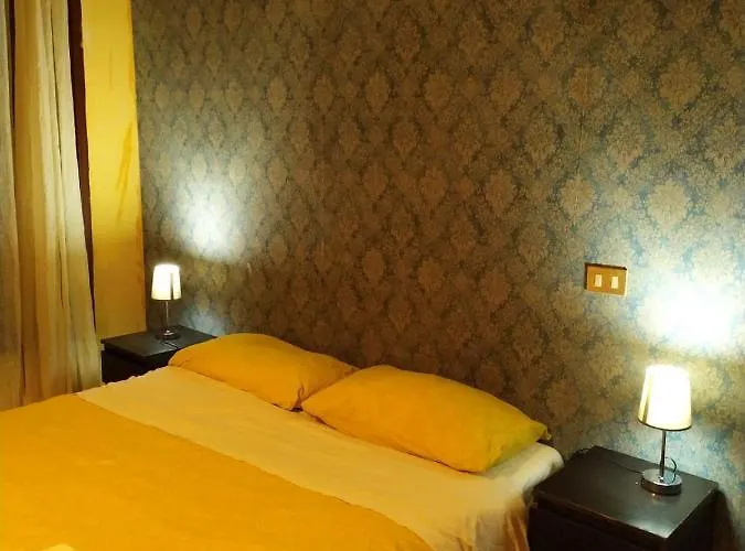 Two Steps From Rialto Bridge 威尼斯