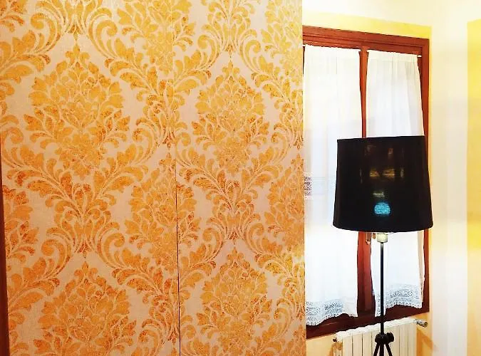 Two Steps From Rialto Bridge * 威尼斯