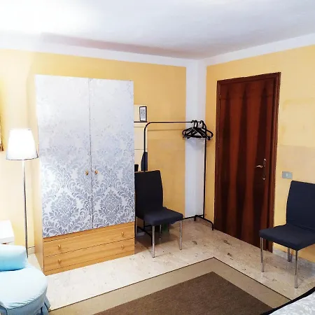 Two Steps From Rialto Bridge Guest house *