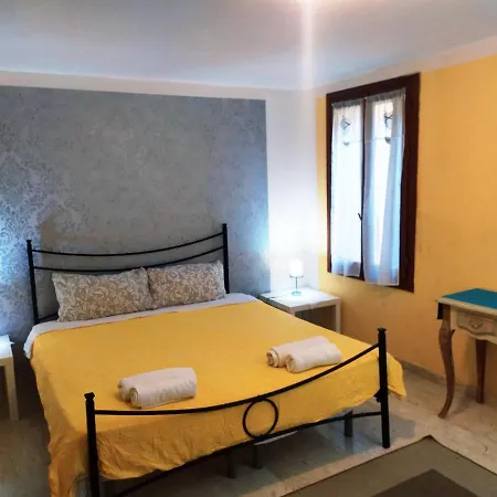 Guest house Two Steps From Rialto Bridge