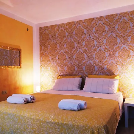 Two Steps From Rialto Bridge