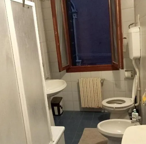 Two Steps From Rialto Bridge *