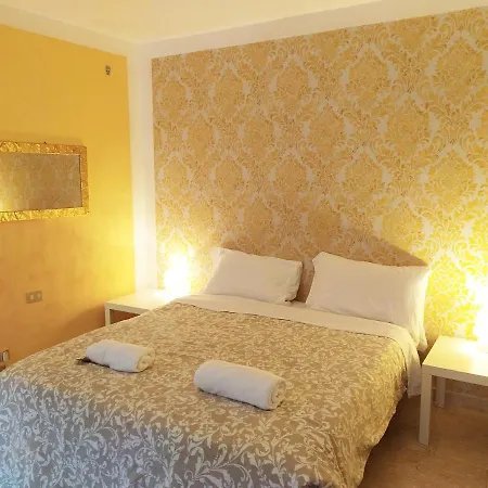 Casa de hóspedes Two Steps From Rialto Bridge