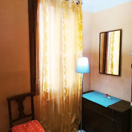 Two Steps From Rialto Bridge *