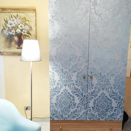 Two Steps From Rialto Bridge