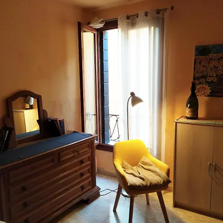 Casa de hóspedes Two Steps From Rialto Bridge