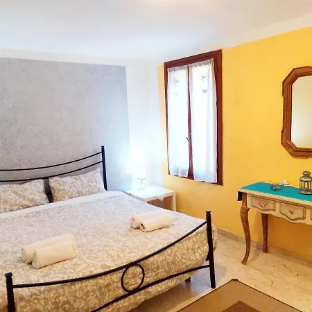 Two Steps From Rialto Bridge