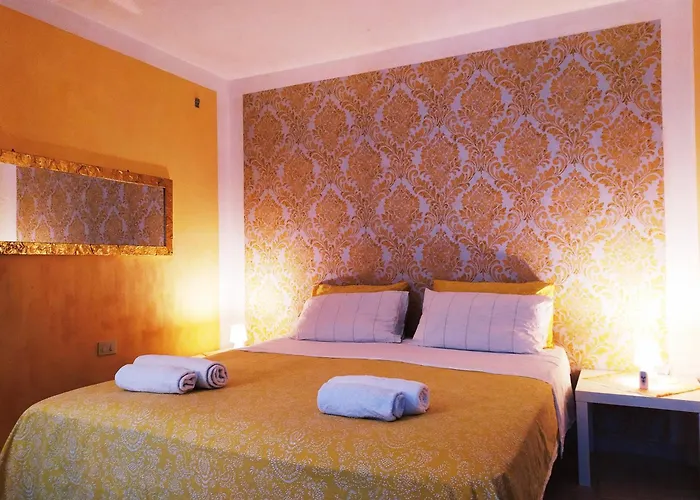 Two Steps From Rialto Bridge